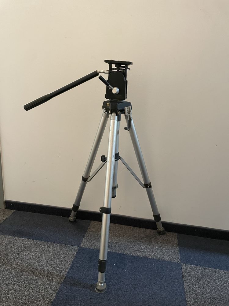 Statyw na aparat fotograficzny lub kamere trójnóg