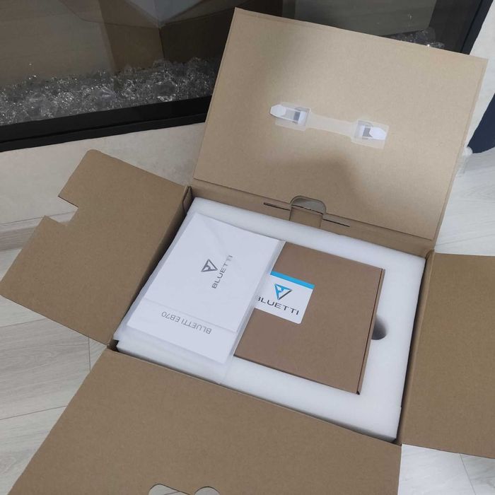 Зарядна станція EB70 BLUETTI PowerOak