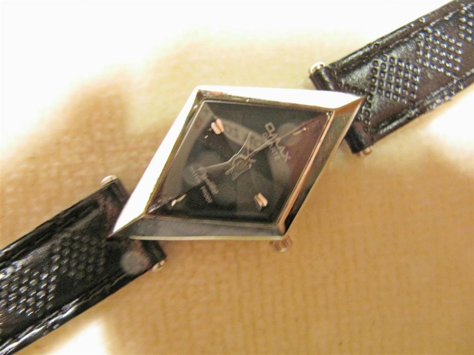 Часы OMAX 2003 года выпуска, новые, механизм EPSON (Япония)