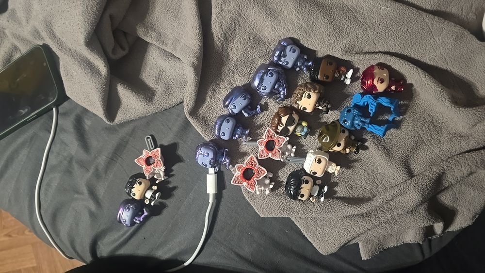 фігурки Дивні дива , Очень странные дела Kinder Joy