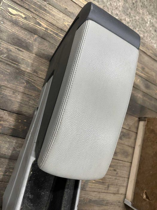 Подлокотник тоннель vw passat b6 3C0863319J