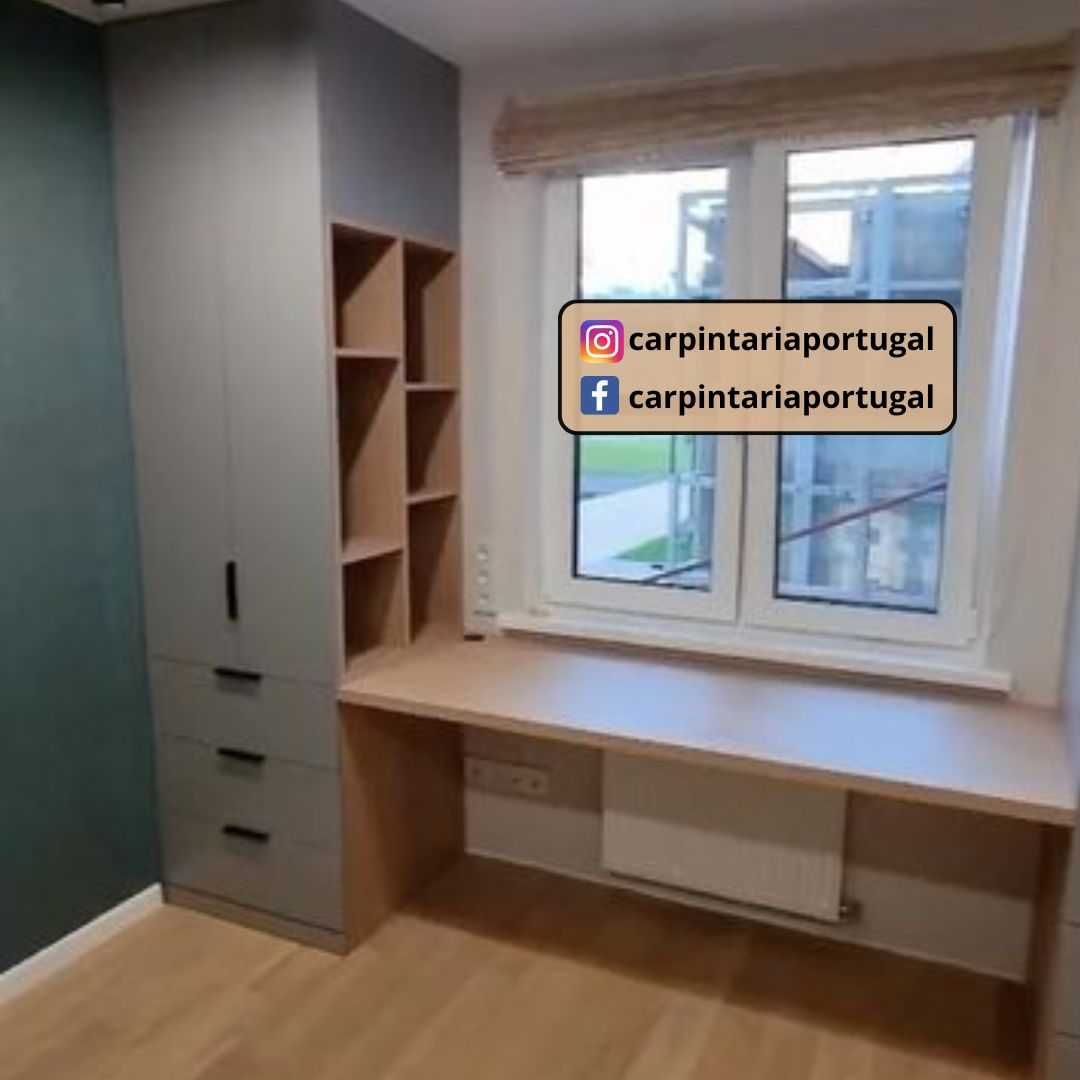 Roupeiros com secretárias integradas