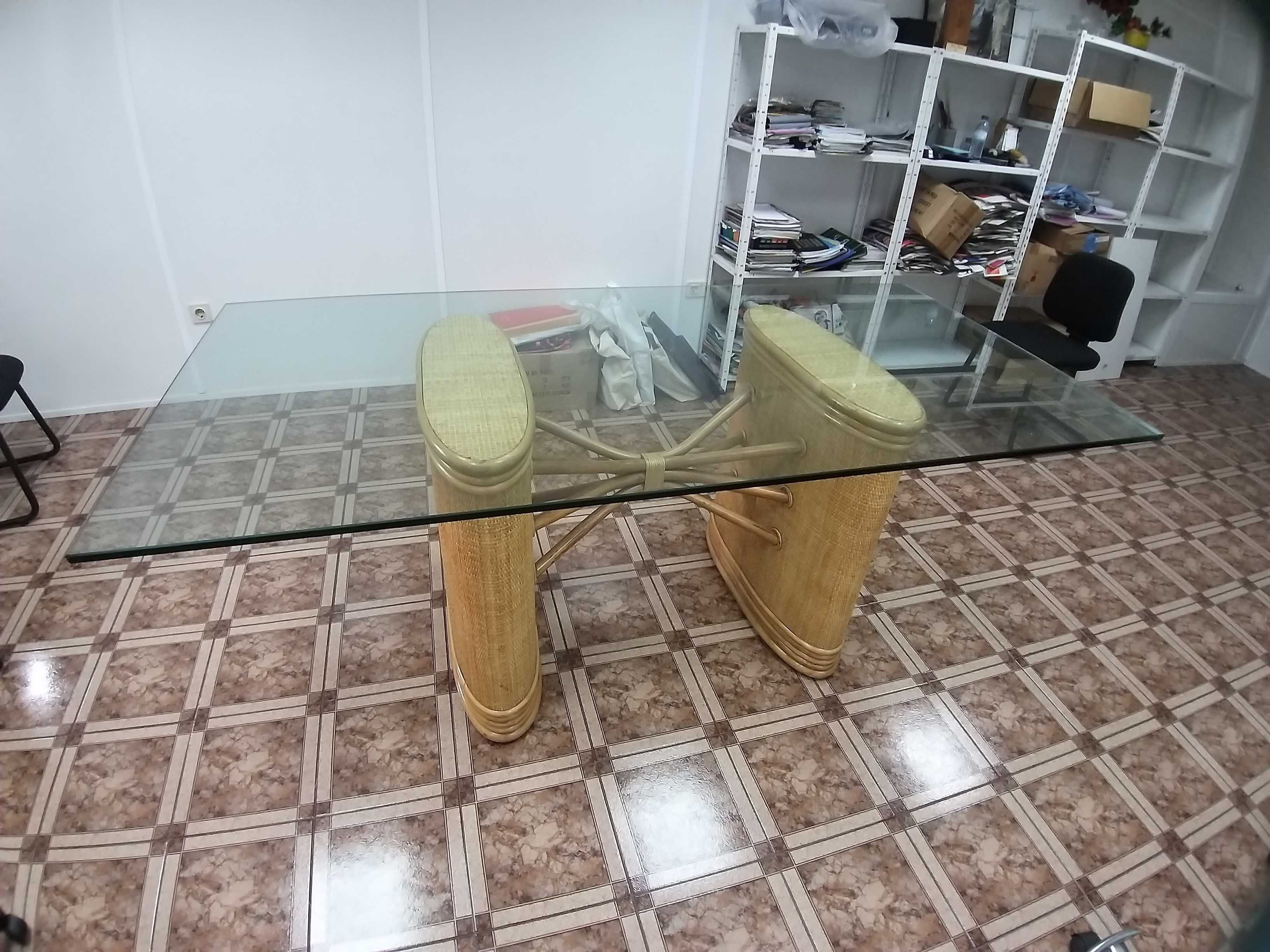 Mesa em bambu com vidro temperado