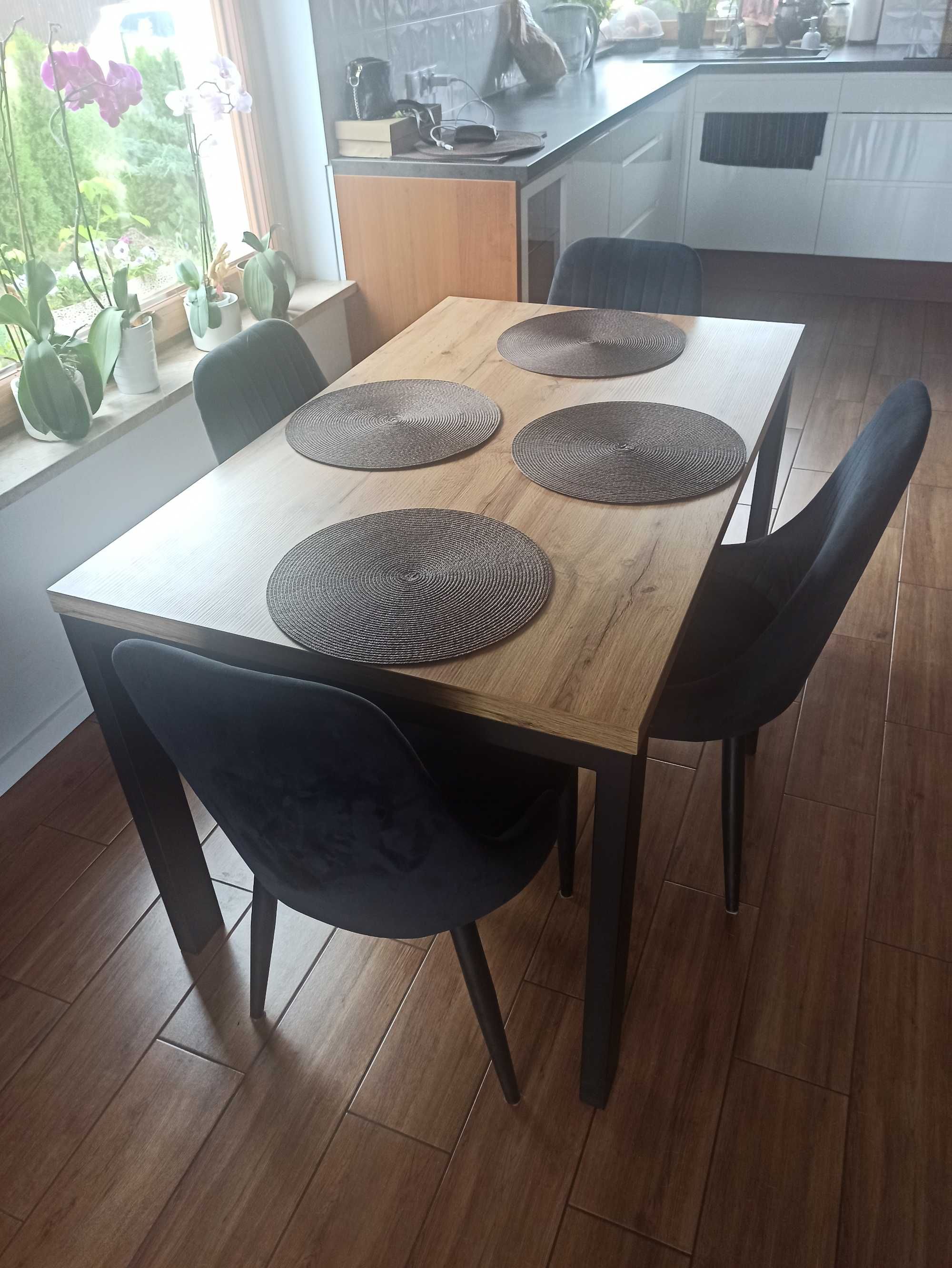 Stół rozkładany typu loft