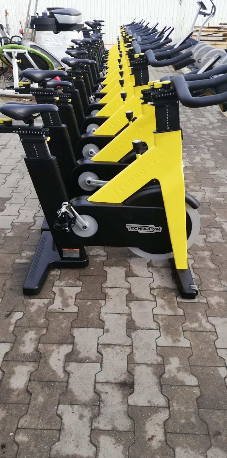 Велотренажер, спінбайк Technogym Cycle Group Connect