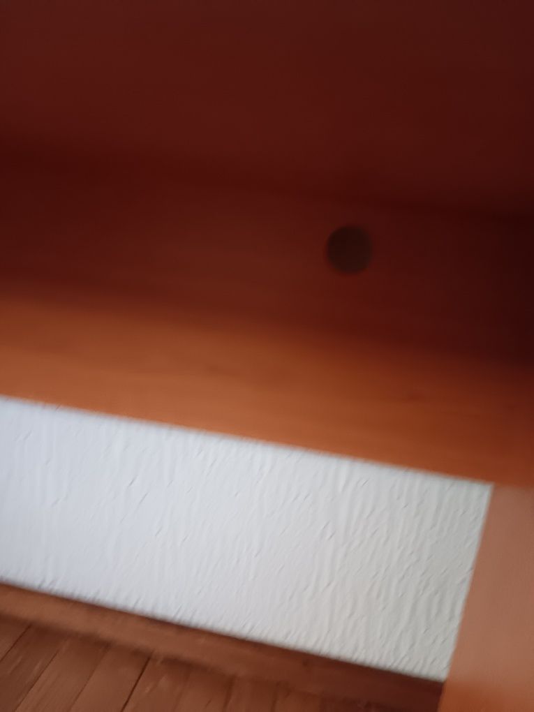 2 Armários de escritório e 1 mesa de trabalho