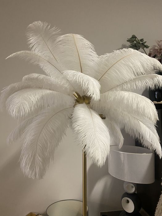 Lampa z piórami
