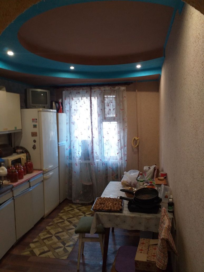 Продам трикімнатну квартиру