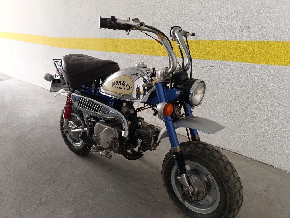 Honda monkey z50r 1974