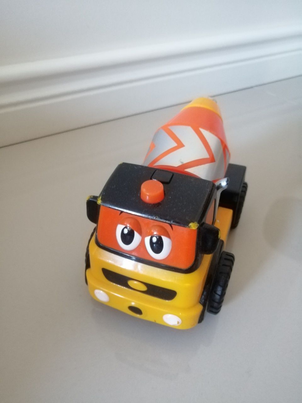 Samochody budowa zabawki