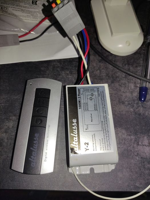 Прилад дистанційного керування освітленням