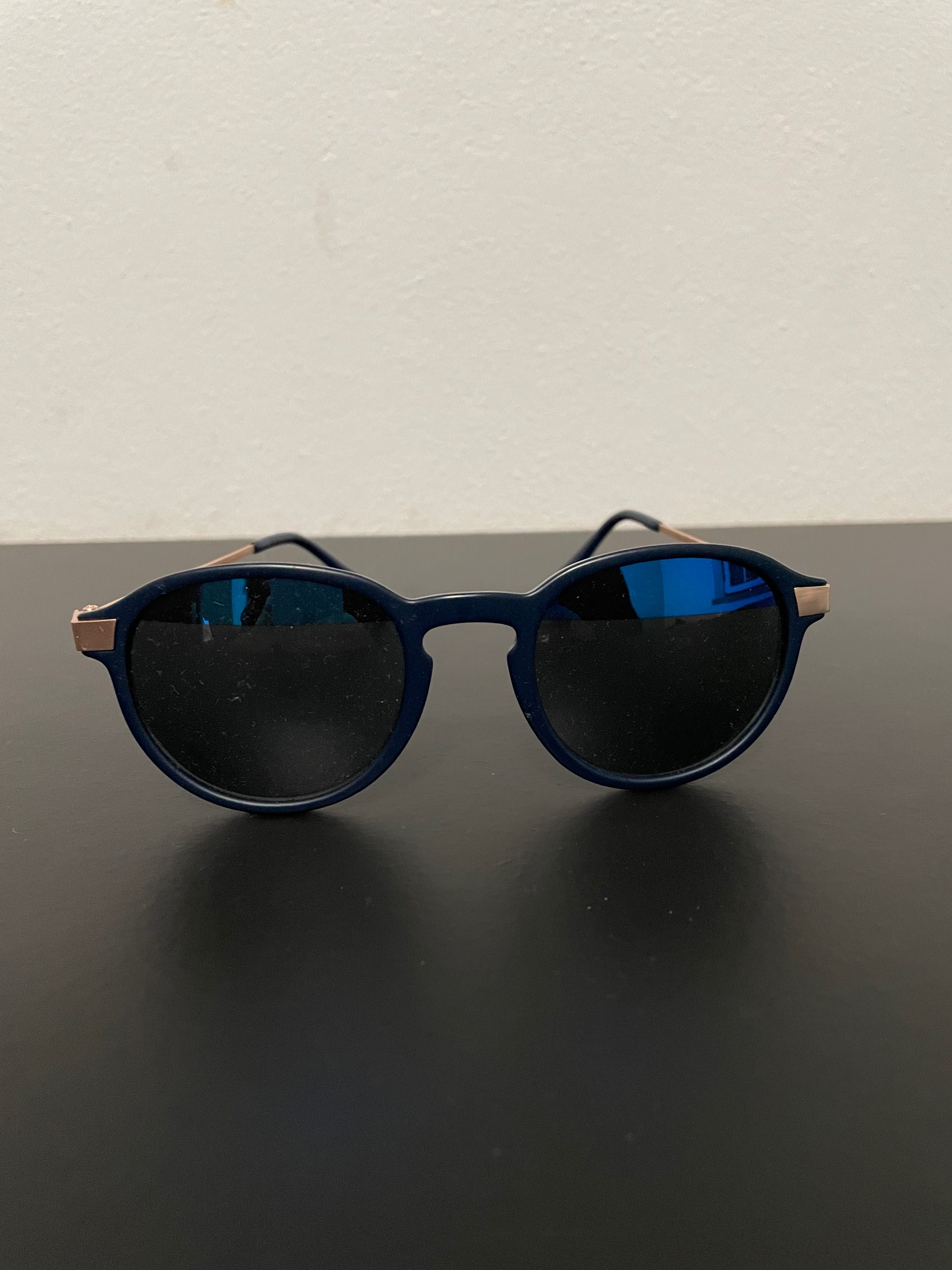 Óculos de sol azuis