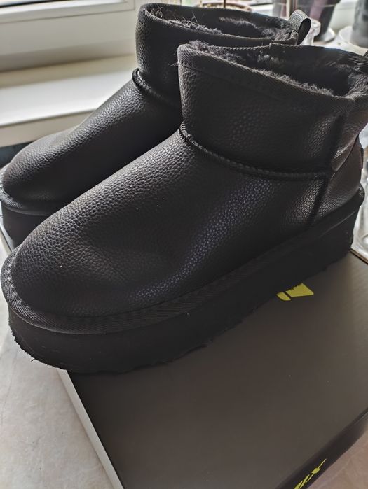 Продам угги -кожа!