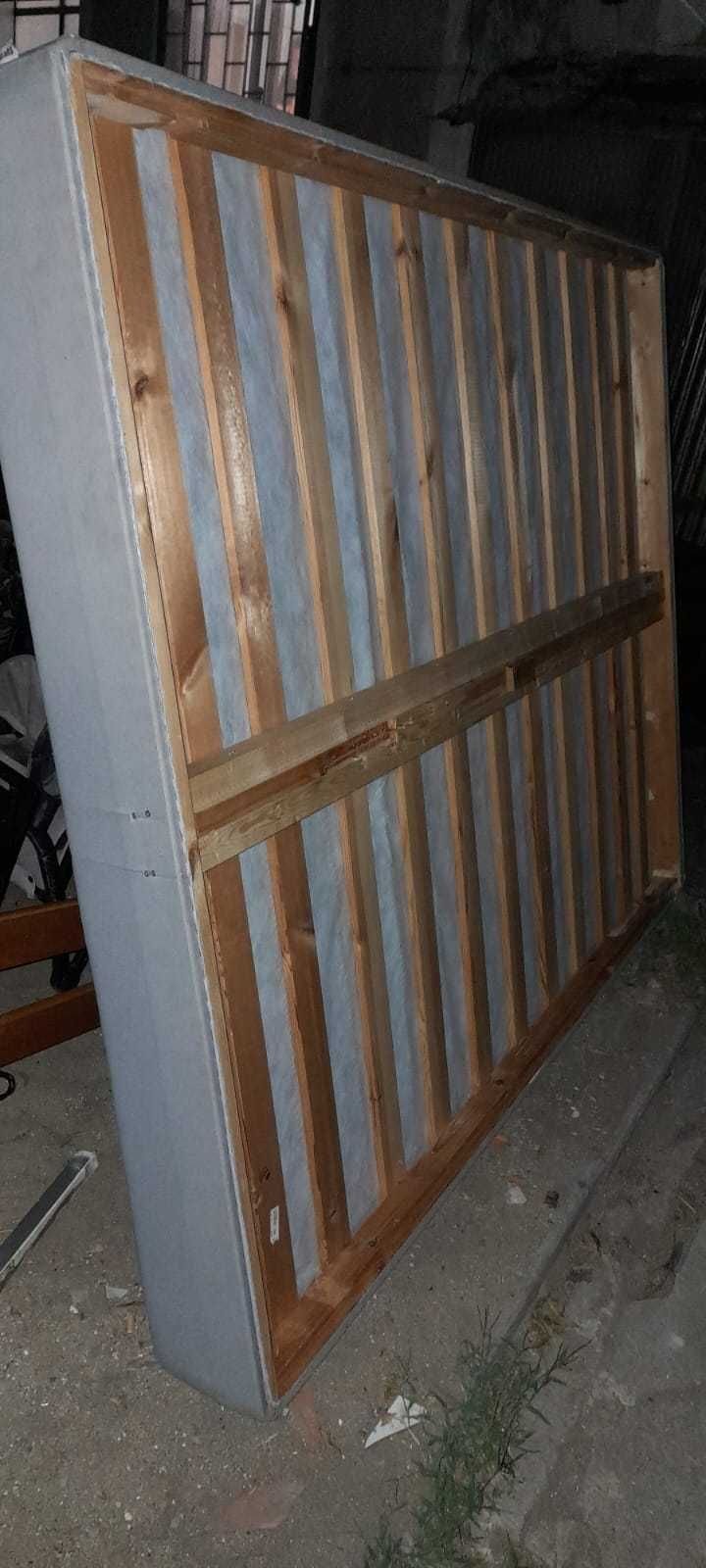Cama de casal cinzenta