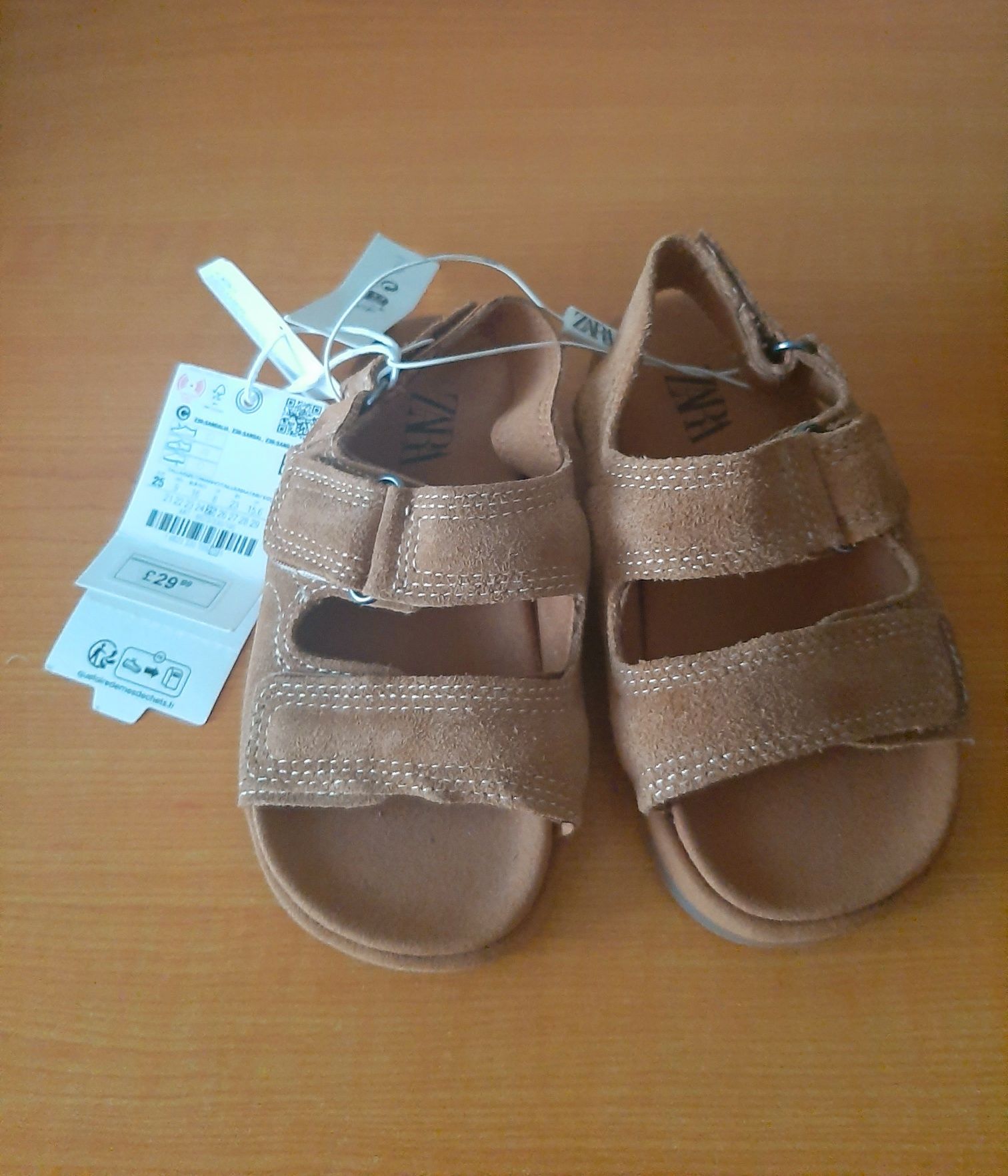 Sandálias de criança em pele (Zara)