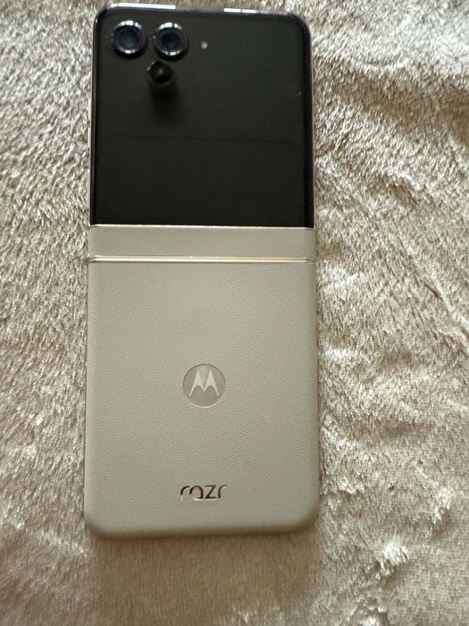 Motorola razr 50