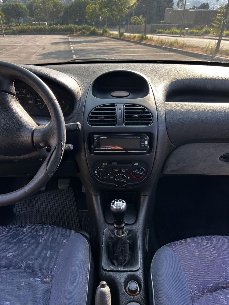 Peugeot 206 1.4 com A/C