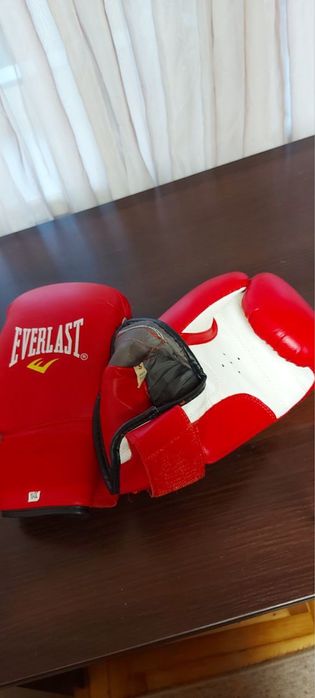 Набор для тайского бокса / шлем/ перчатки / бинты / бокс
