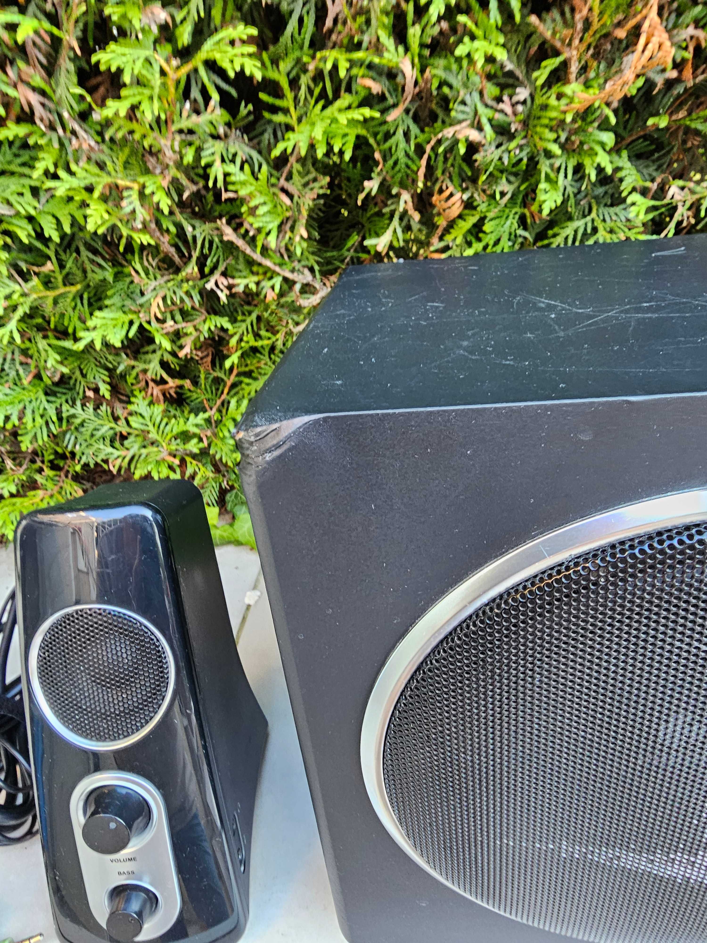 Głośniki LOGITECH Z-523 - z jednym głośnikiem sterującym 40W-aktualne