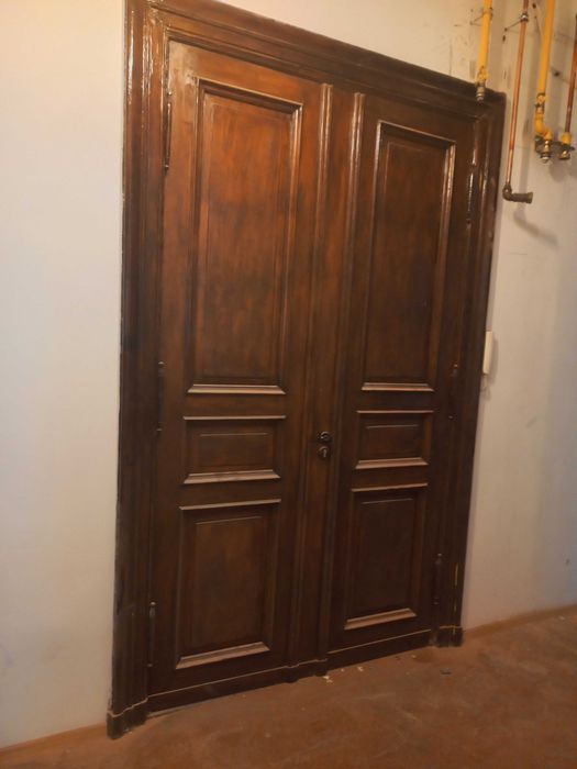 Stylowe duże drzwi dwuskrzydłowe