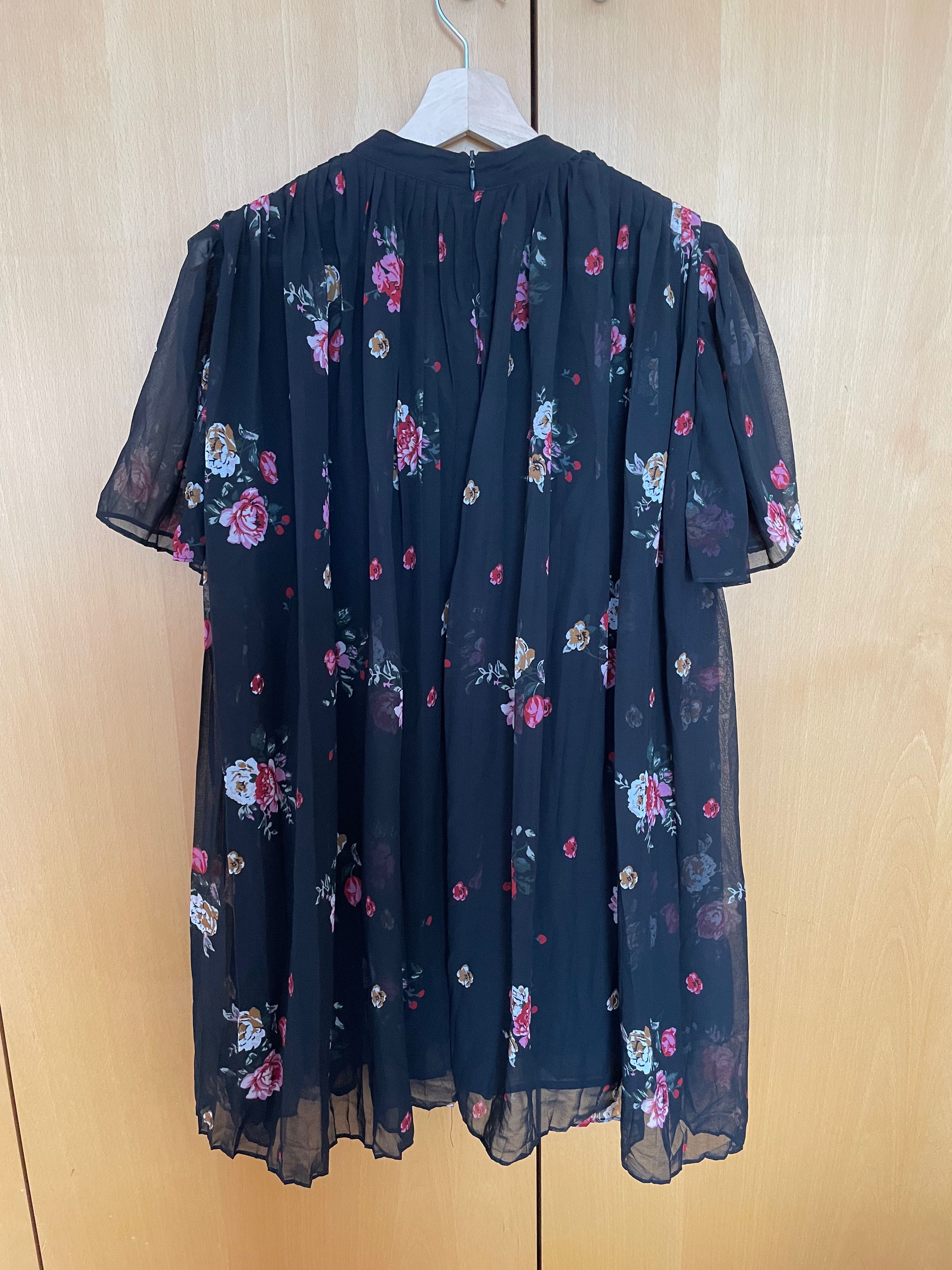 Vestido florido Zara TAM XS