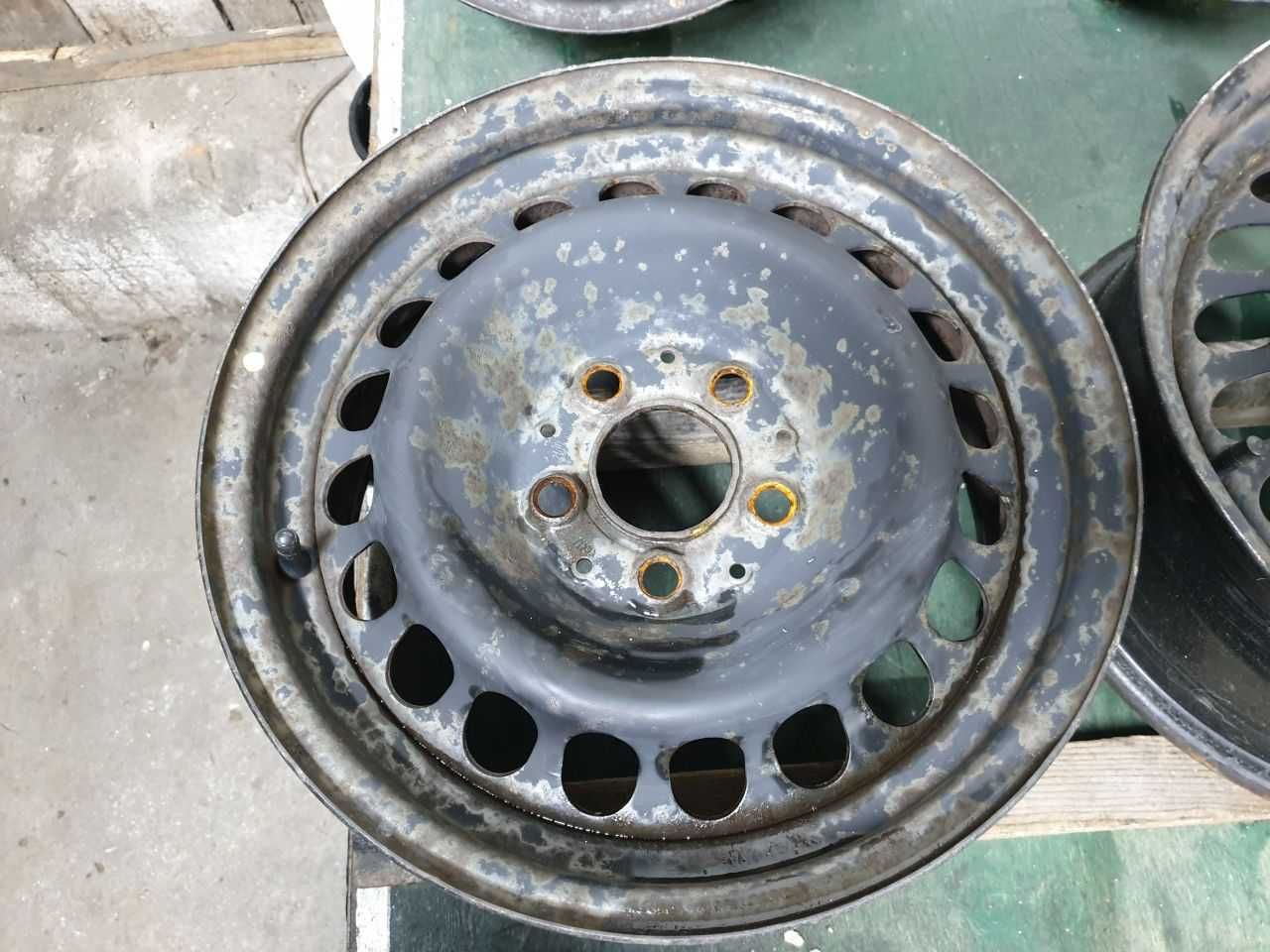 Felgi stal Mercedes R15 5x112 6,5JX15H2 ET 37 centr 66,6mm