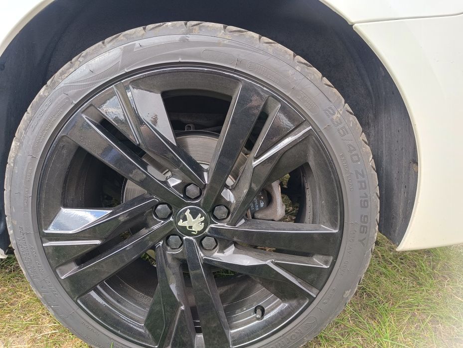 Praktycznie nowe opony letnie Kormoran 235/40 R19