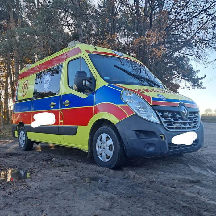 Renault master  karetka ambulans kamper 6 osobowy