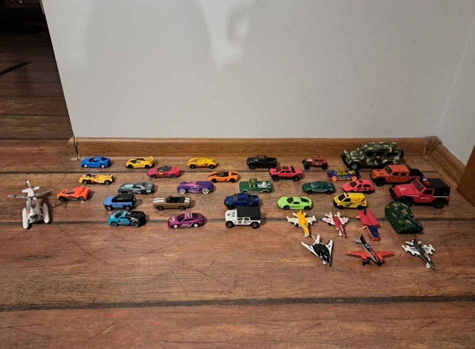 Auta metalowe paka Hot wheels ,matchbox,welly