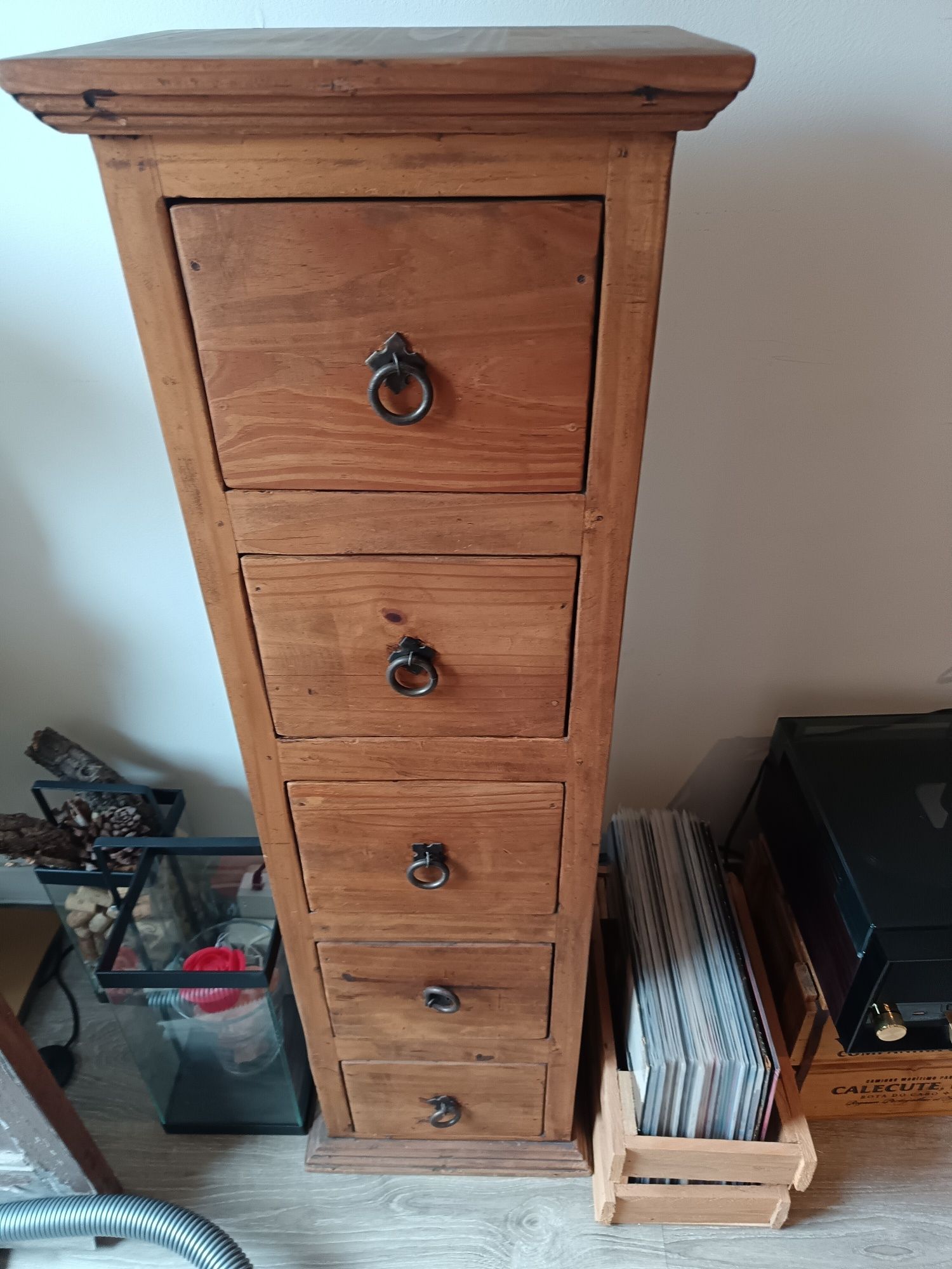 Vendo mesa e móvel rústico