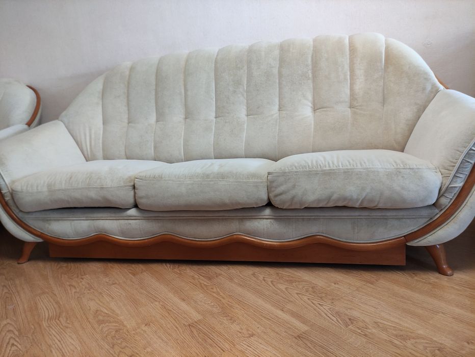 Диван і крісла у вітальню