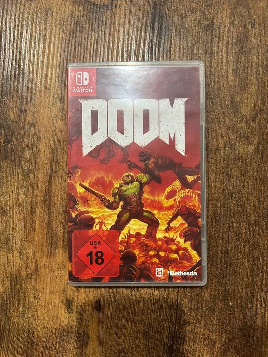 DOOM na nintendo switch w pudełku