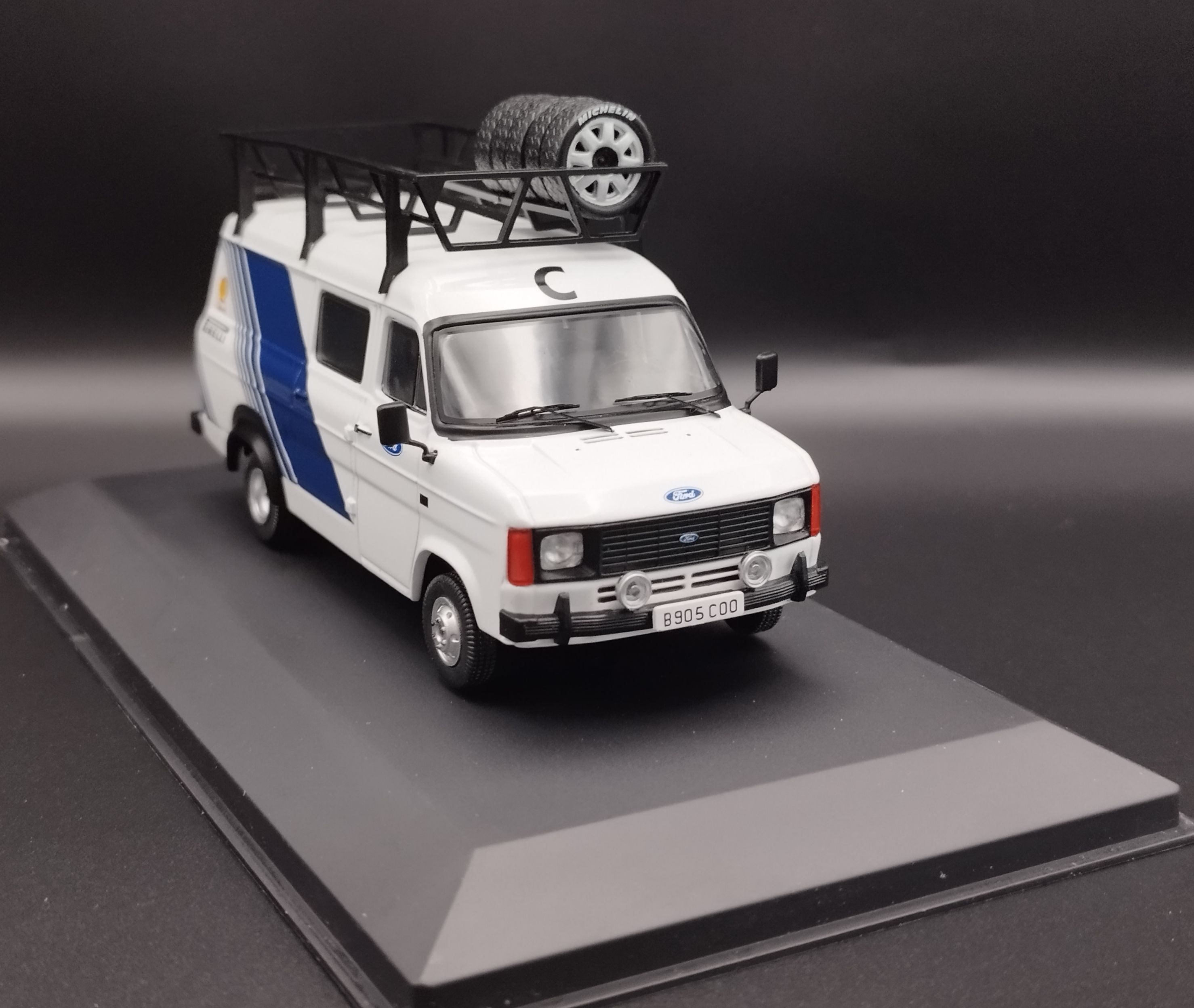 1:43 IXO 1986 Ford Transit Rally Assistance Ford Motorsport model nowy