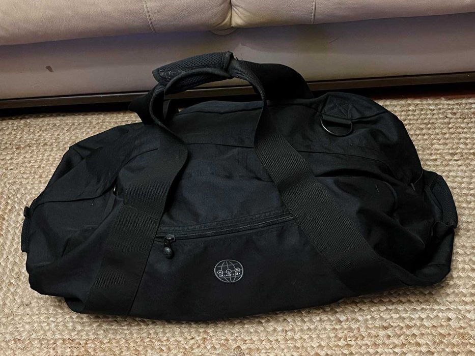 чорна велика дорожня або для спорта сумка Air Land & Sea