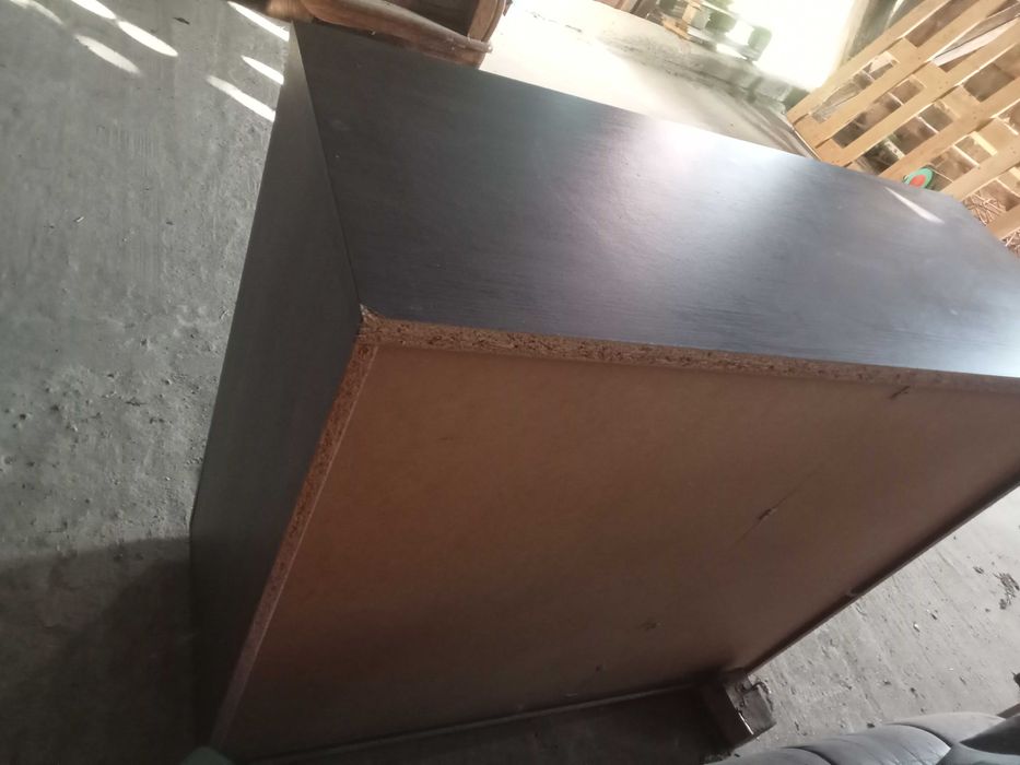 Sprzedam pojemną szafkę