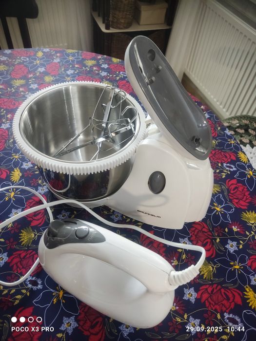 Міксер планетарного типу з чашкою