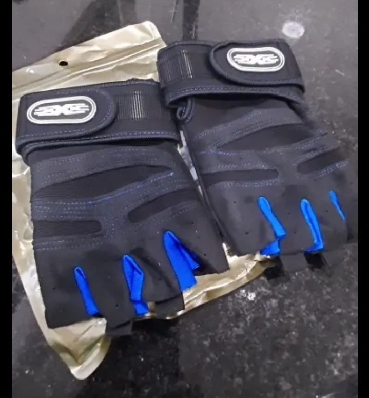 Перчатки без пальцев для спорта