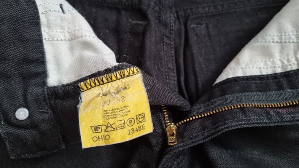 Oryginalne klasyczne spodnie jeans Wrangler 30/32, czarne