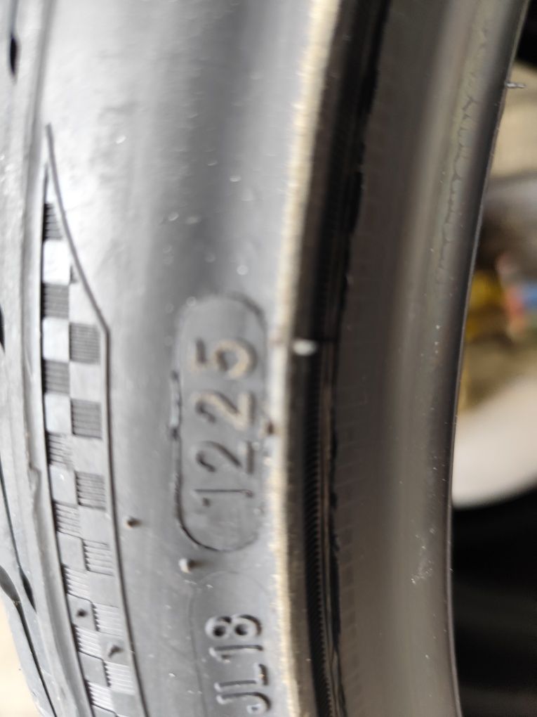 Pneus 225/40r18 Three A Novos