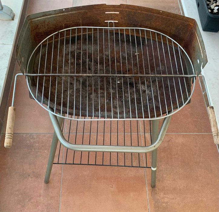 Churrasqueira a Carvão Portátil