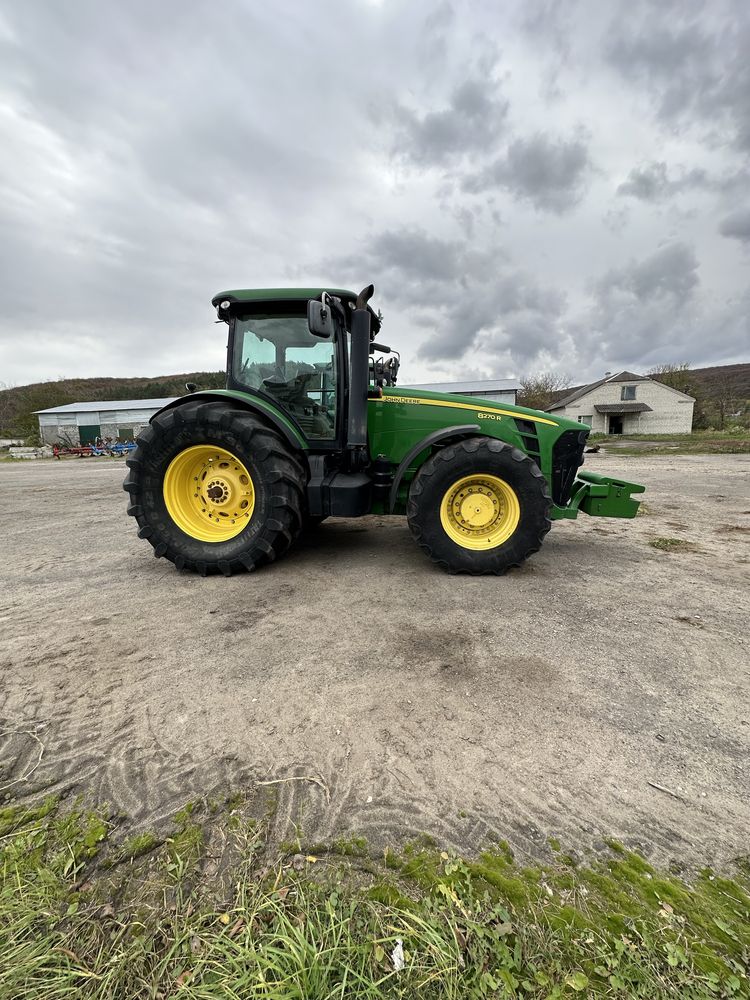 Трактор John Deere 8270R