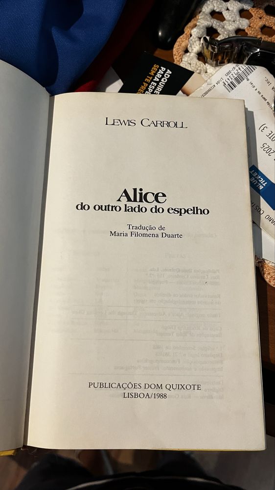 livro alice do outro lado do espelho