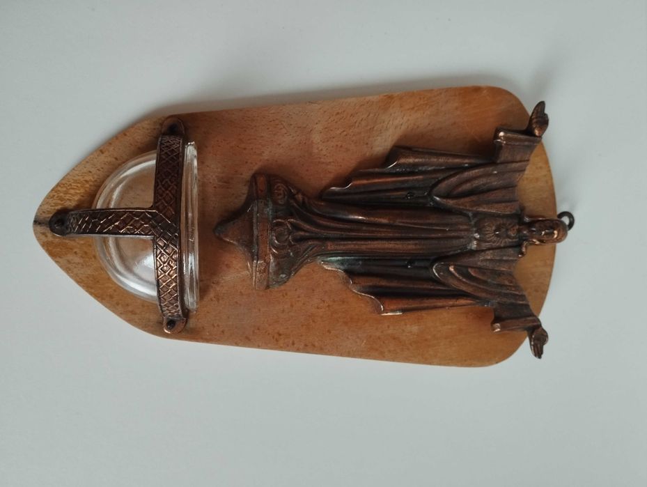 kropielnica z Panem Jezusem .