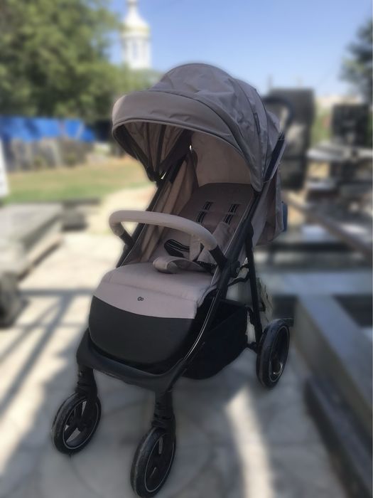 Прогулянкова коляска