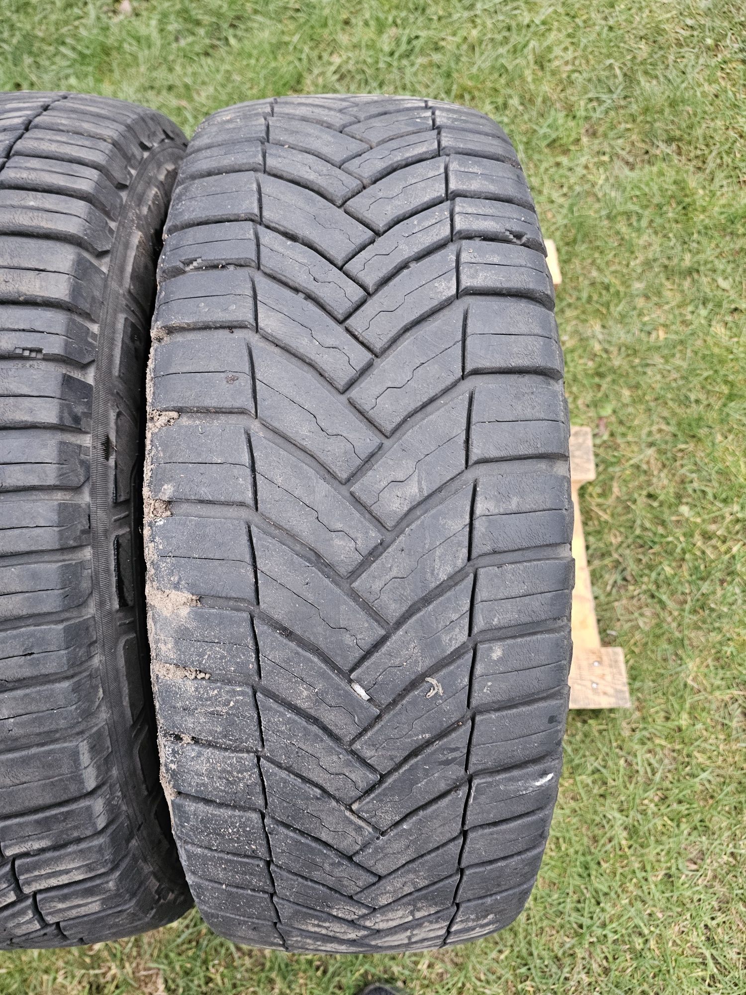 Opony wielosezonowe Michelin Agilis crossclimate 235/65R16 C