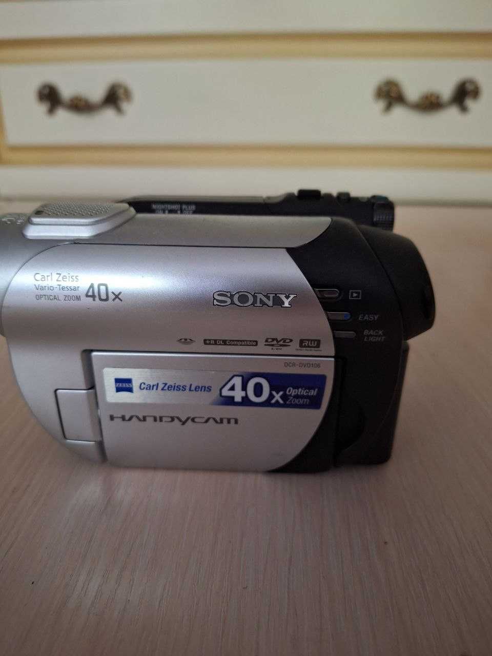 Видеокамера Sony Handycam DCR-DVD106