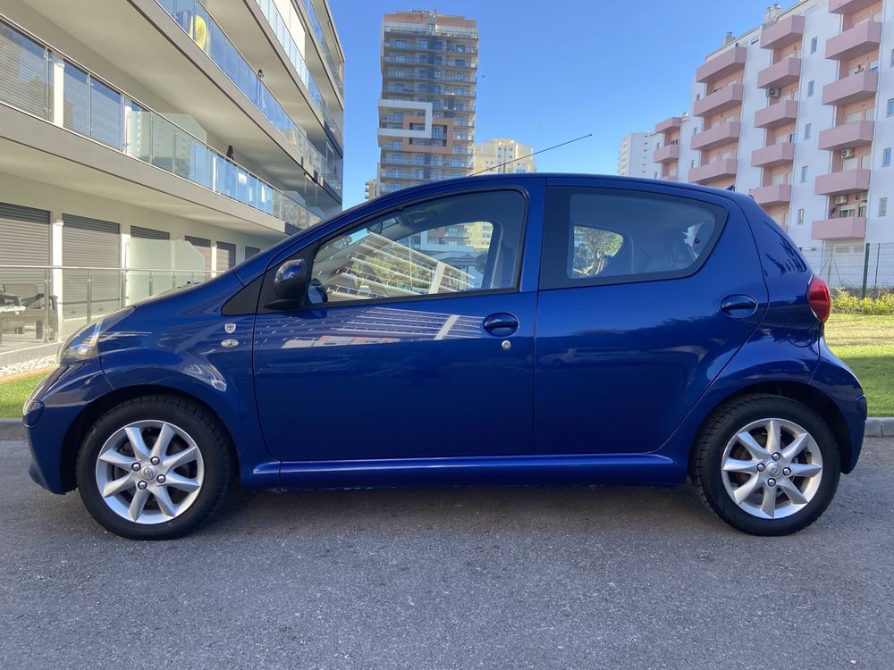 Toyota Aygo • 123 mil km • Multimidia • Jantes Especiais • AC