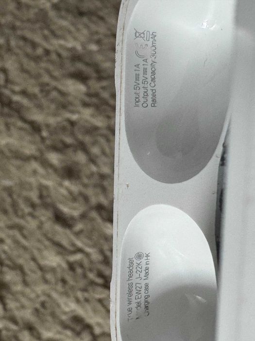 Кейс для наушников Apple Airpods