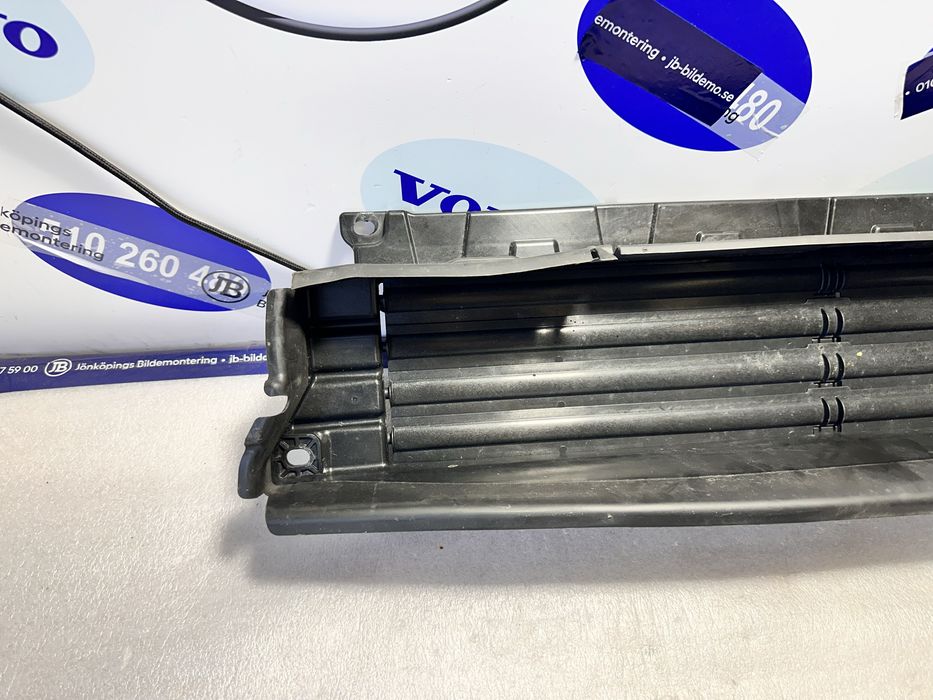 Volvo C40 wlot kierownica powietrrza elektryczna