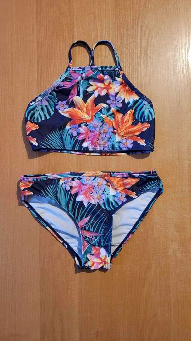 Kostium dwuczęściowy dziewczynka r.122/128 + GRATIS czapka z daszkiem